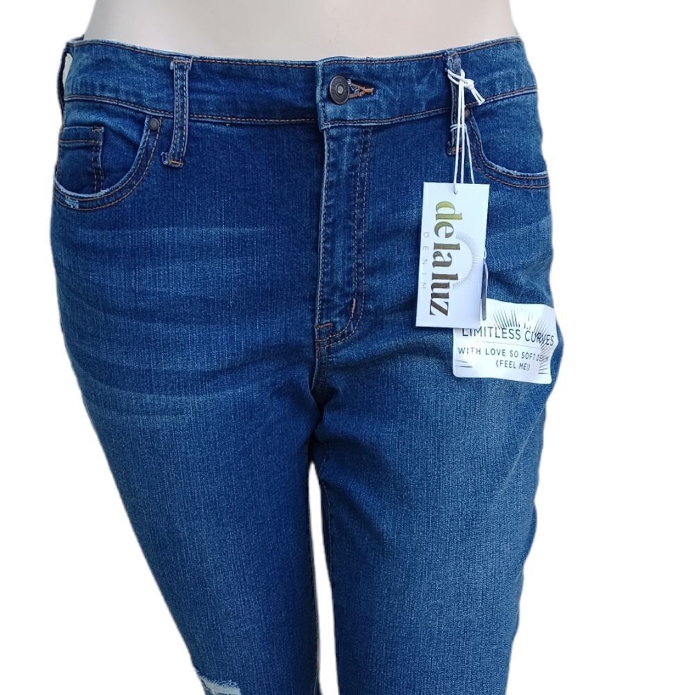 587827....delaluz Mid Rise Boyfriend Jeans Size 14P